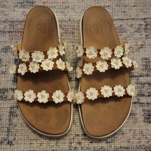 Women's No Boundaries Floral Sandals in Brown and White Size 7